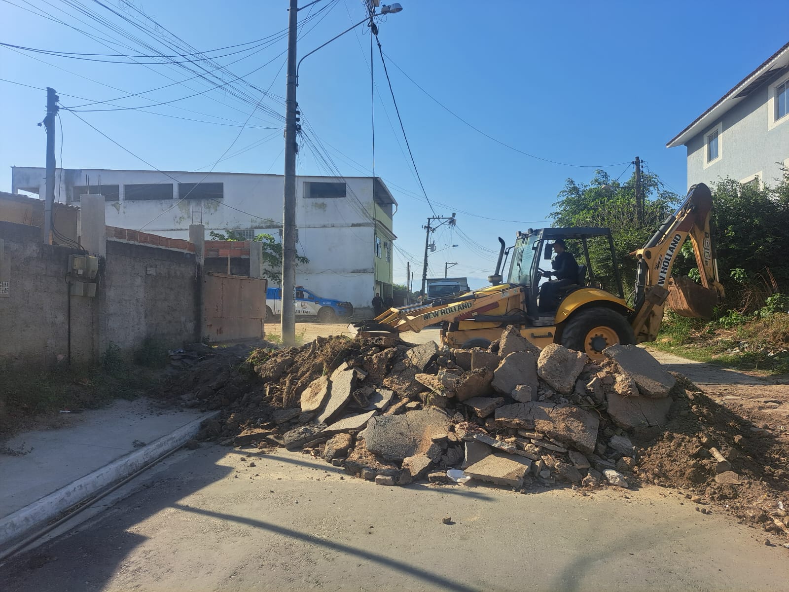 7º BPM retira 30 toneladas de barricadas de ruas do bairro Vista Alegre 